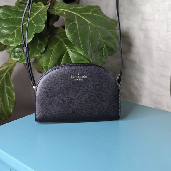 Kate Spade Perry Saffiano Leather Black Dome Crossbody Bag K8697 $279 - Picture 1 of 5
